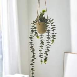 Kunstplant en hangpot