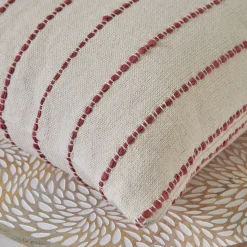 Kussen in artisanaal weefsel
