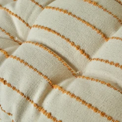 Lang, decoratief kussen in artisanaal weefsel