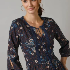 Lange, bedrukte jurk met 3/4-mouwen, details in macramé