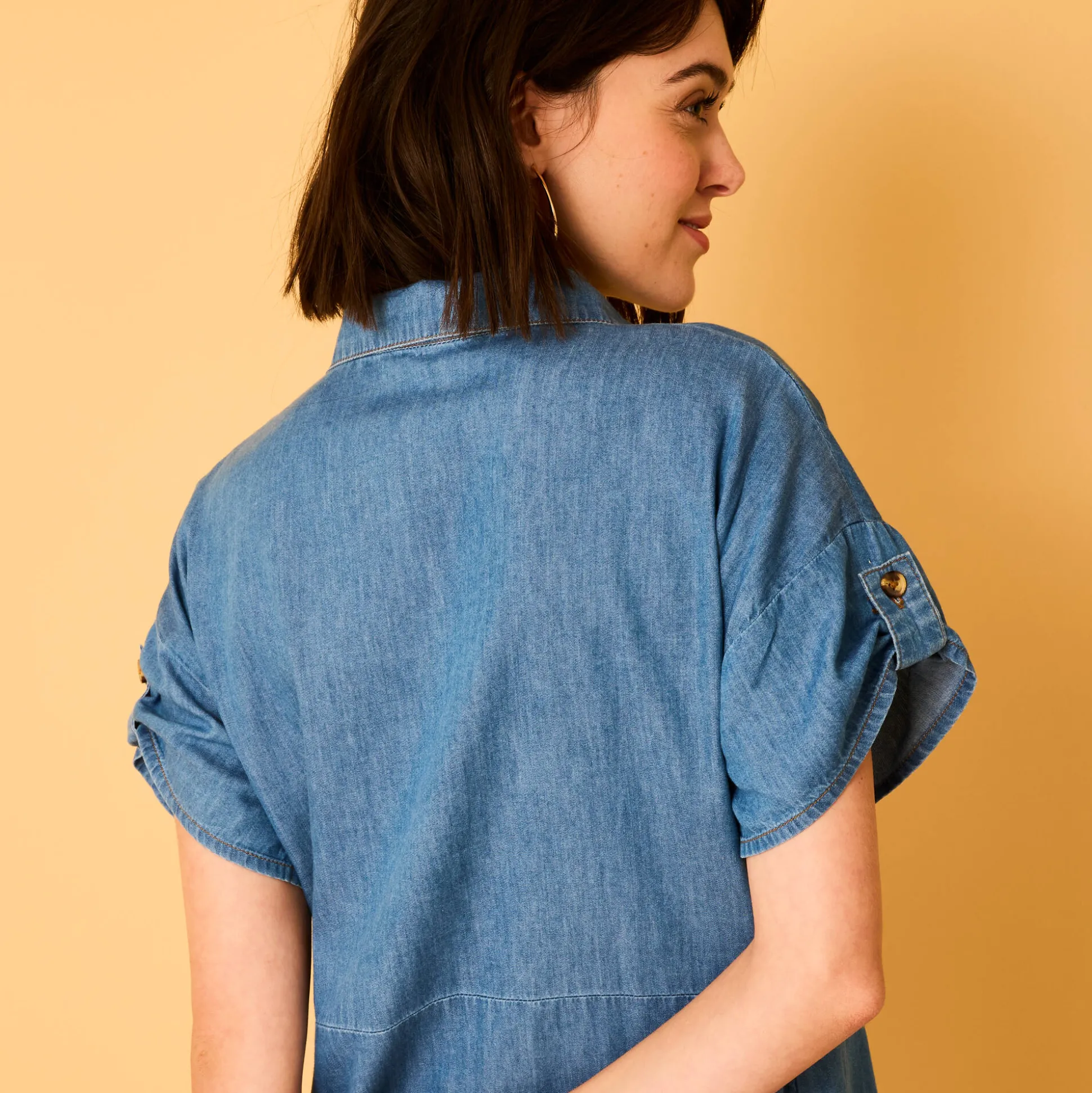 Lange hemdjurk in jeans, korte mouwen