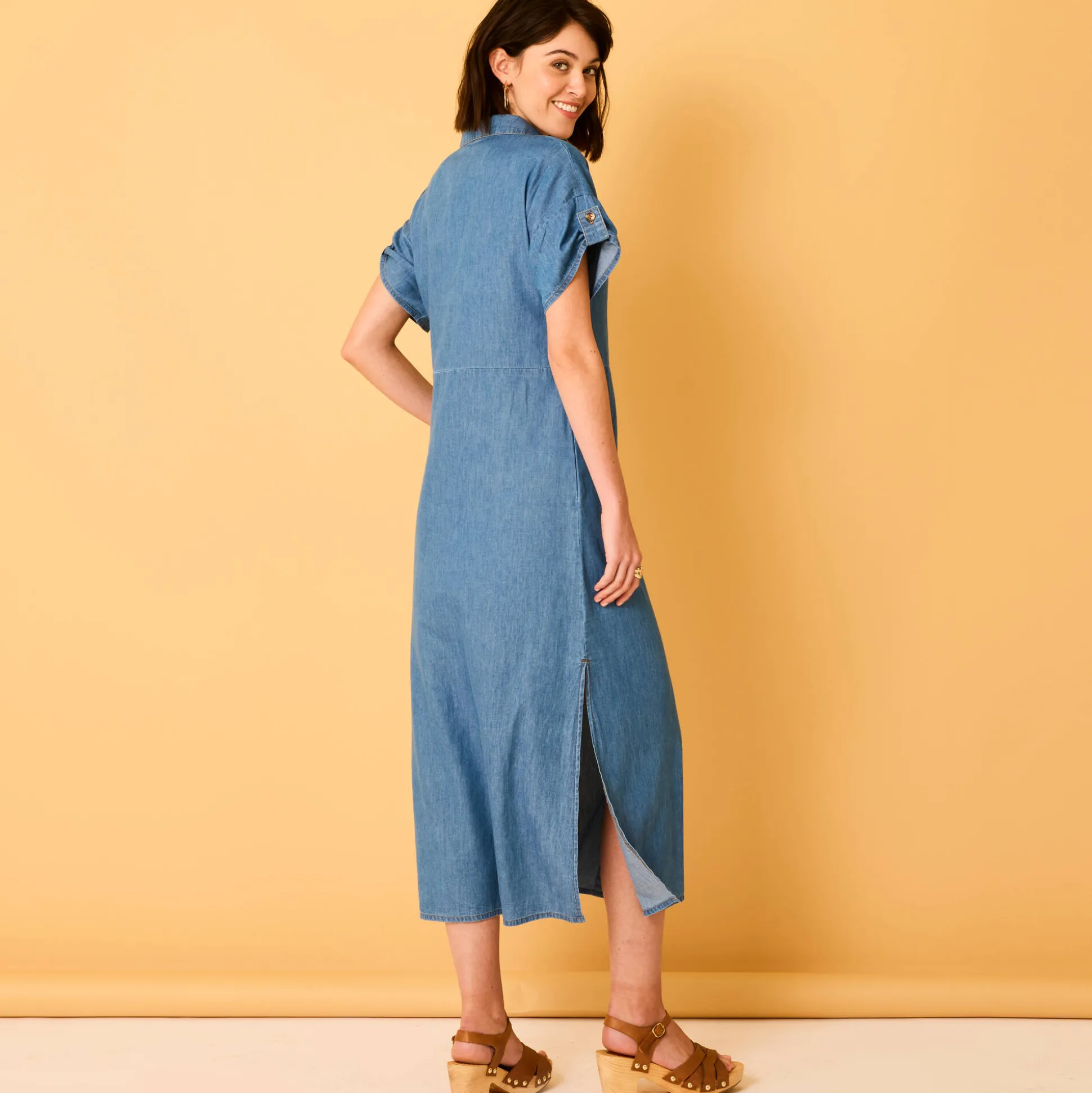 Lange hemdjurk in jeans, korte mouwen