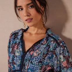 Lange jurk met bloemenprint en afwerkingen in macramé