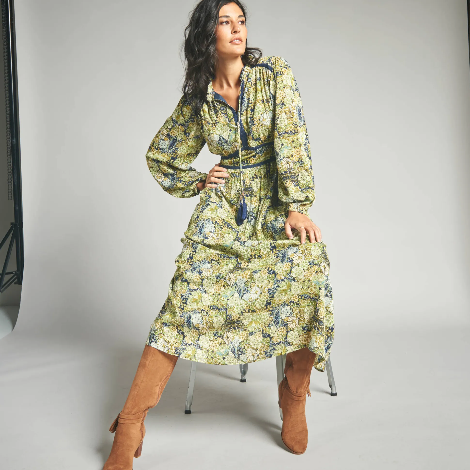Lange jurk met bloemenprint en afwerkingen in macramé