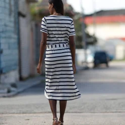 Lange jurk met ceintuur en V-hals, gestreept tricot