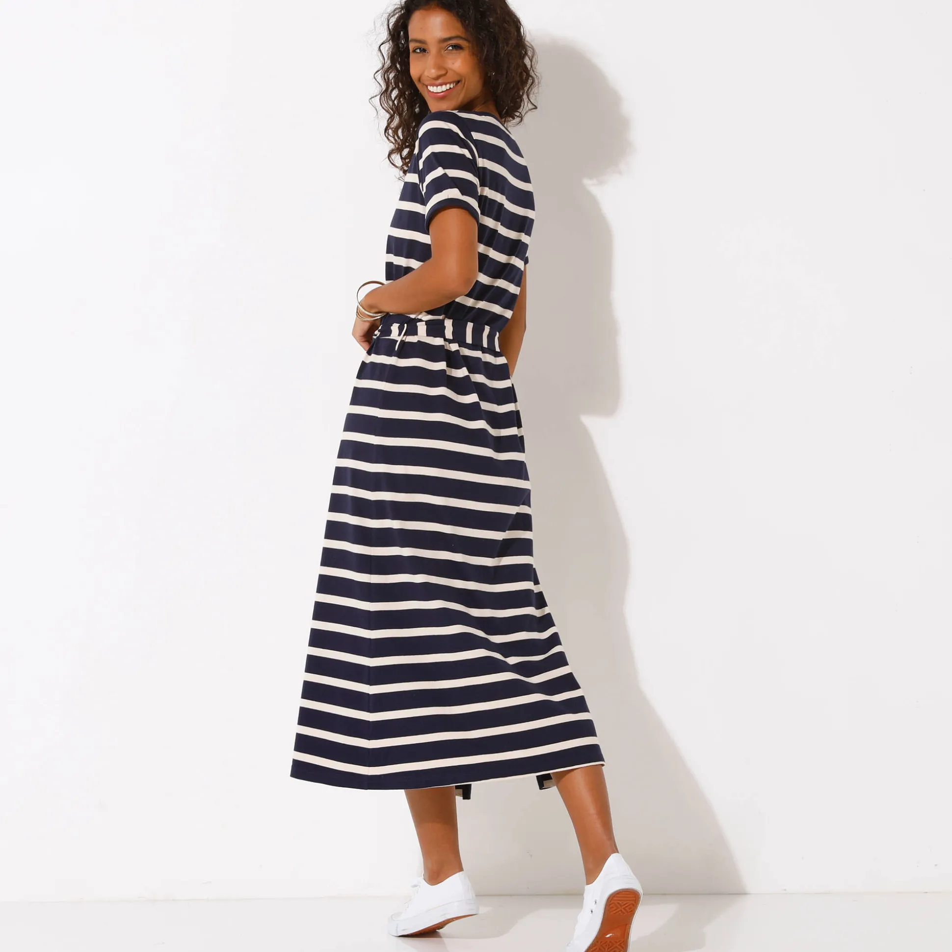 Lange jurk met ceintuur en V-hals, gestreept tricot