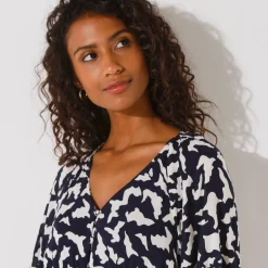 Lange jurk met knopen in crepon, grafische print
