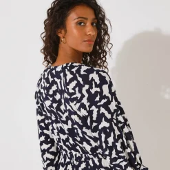 Lange jurk met knopen in crepon, grafische print