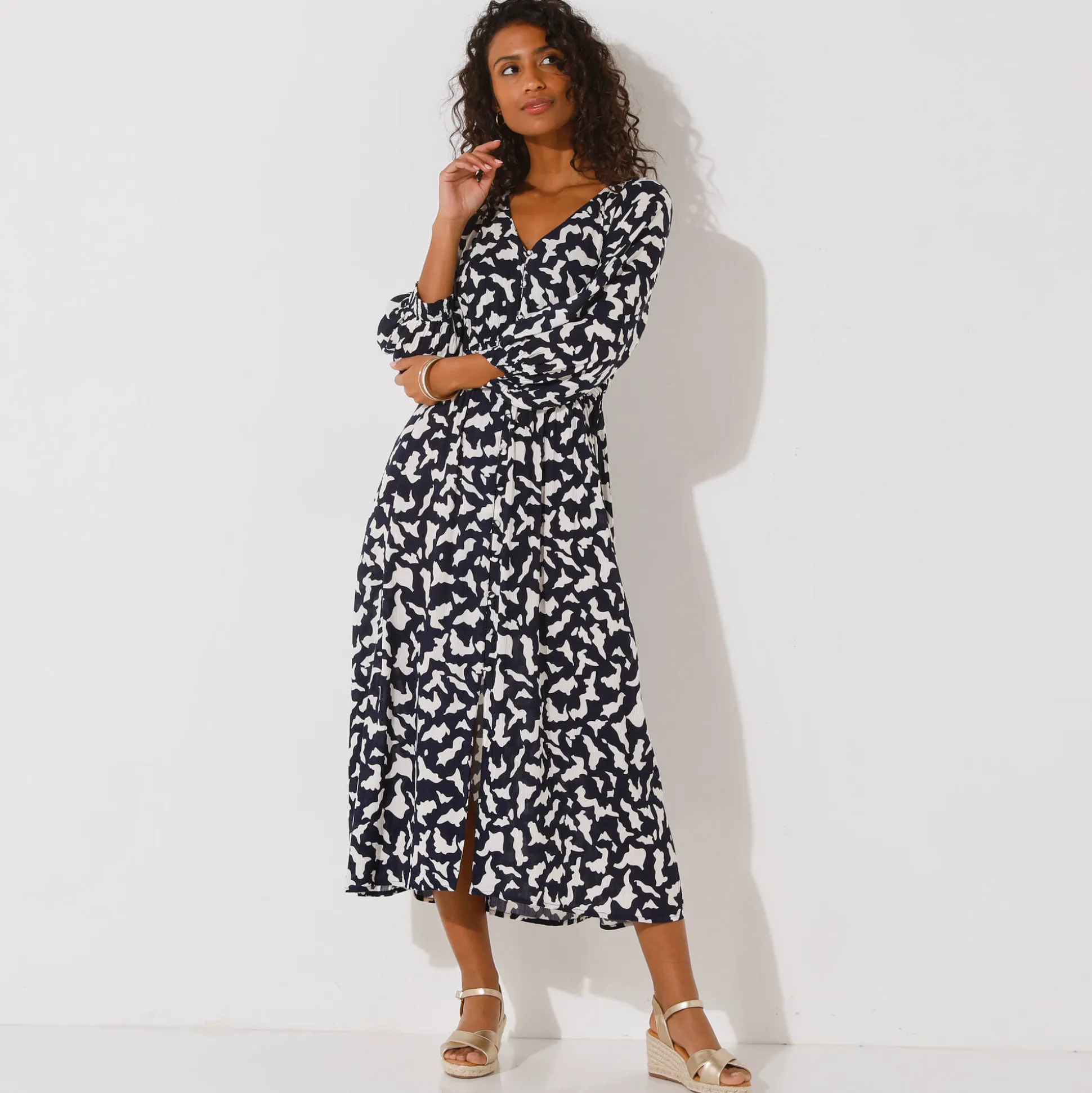 Lange jurk met knopen in crepon, grafische print