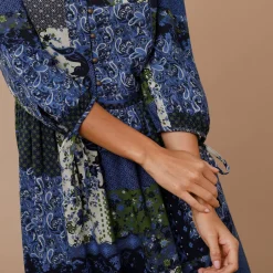 Lange jurk met patchworkprint en V-hals