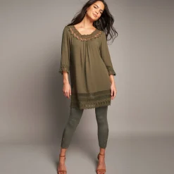 Lange tuniek met macramé en 3/4-mouwen