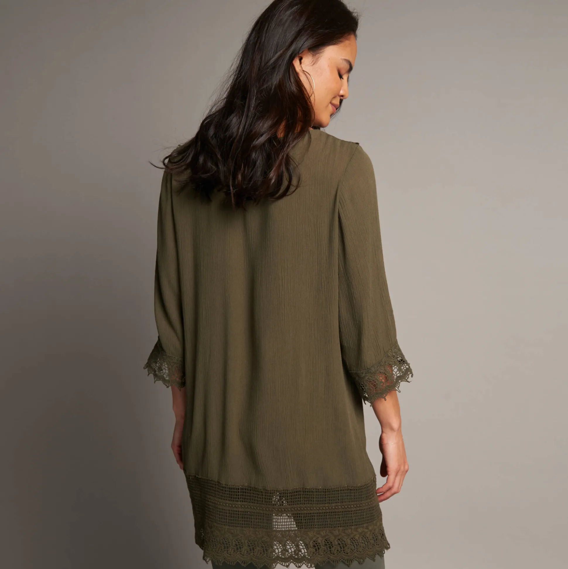 Lange tuniek met macramé en 3/4-mouwen