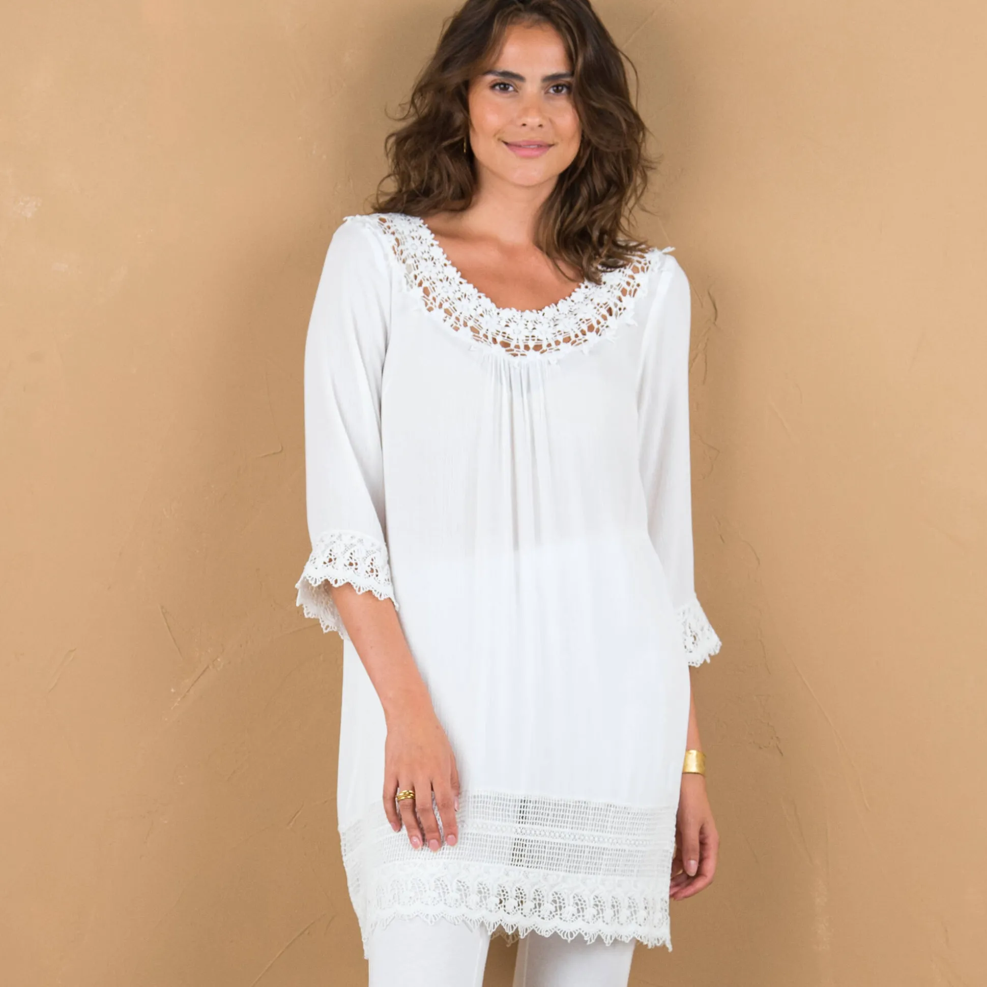 Lange tuniek met macramé en 3/4-mouwen