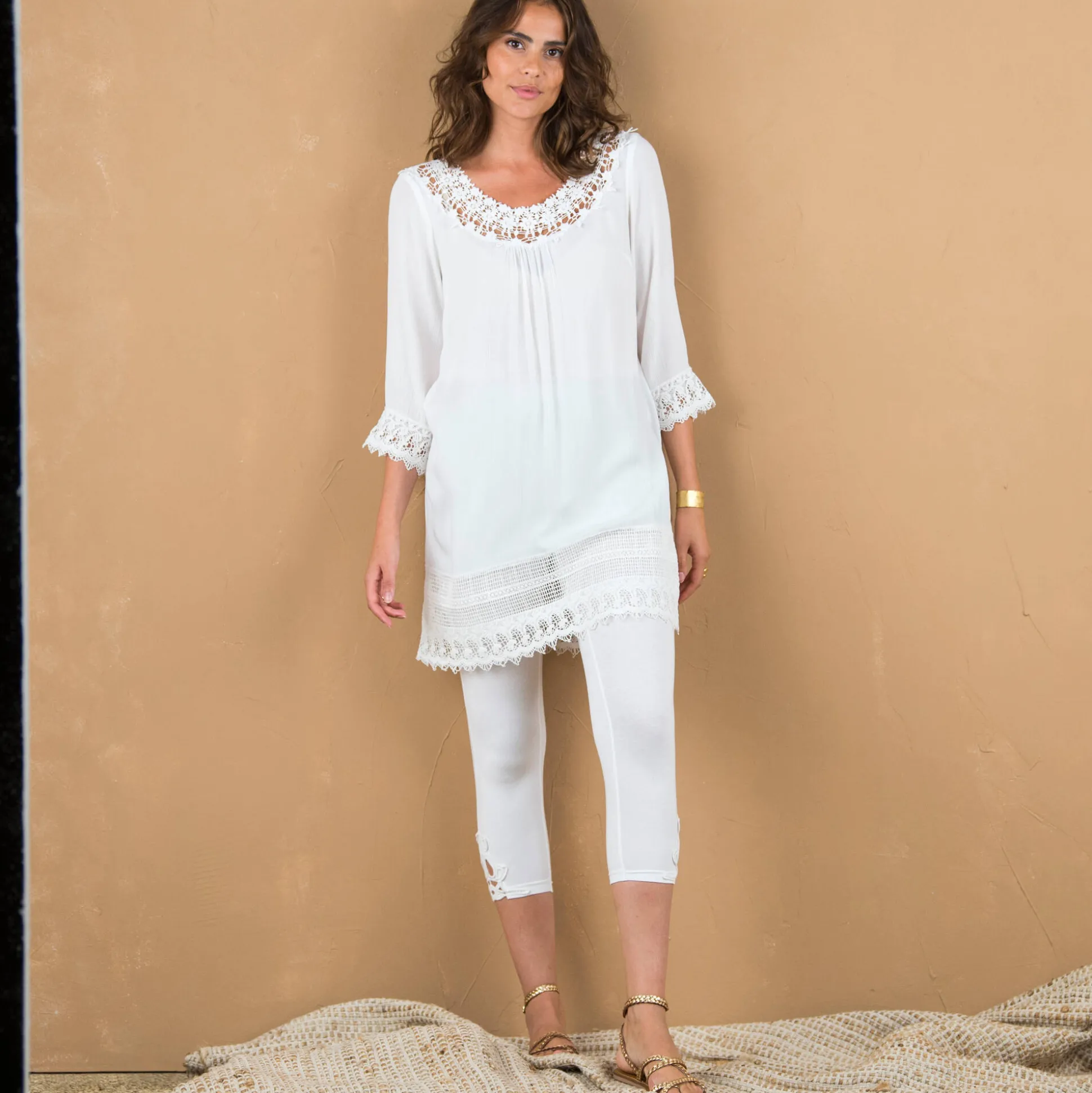 Lange tuniek met macramé en 3/4-mouwen