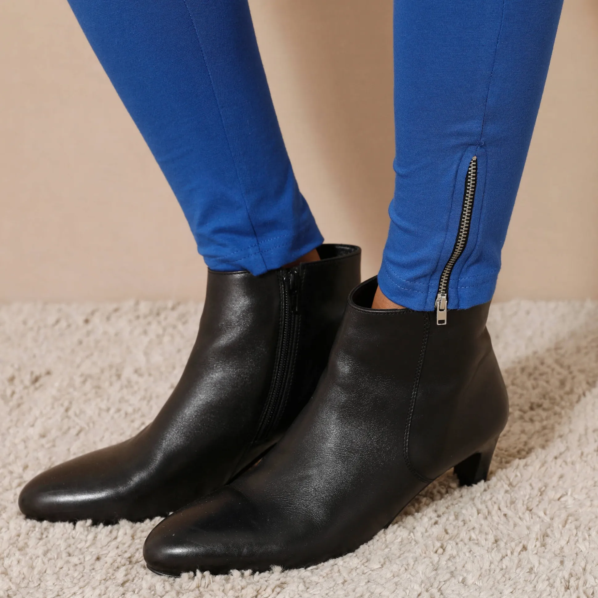 Legging met elastische taille en ritsjes onderaan