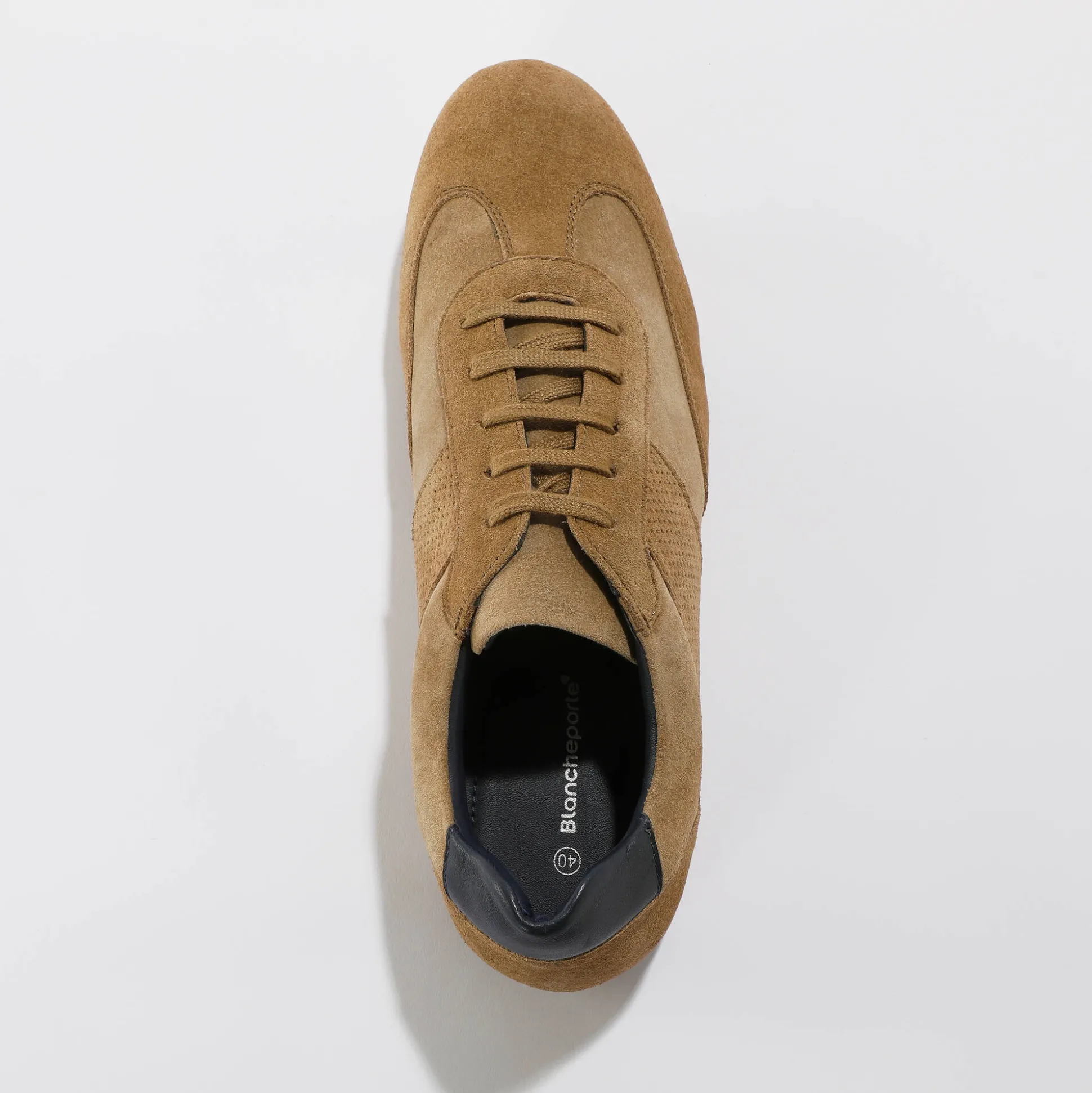 Leren Derbies met vetersluiting en geperforeerde details