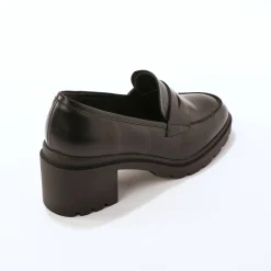 Leren mocassins met hak, gekartelde zool