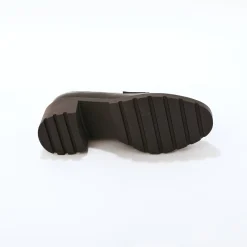 Leren mocassins met hak, gekartelde zool