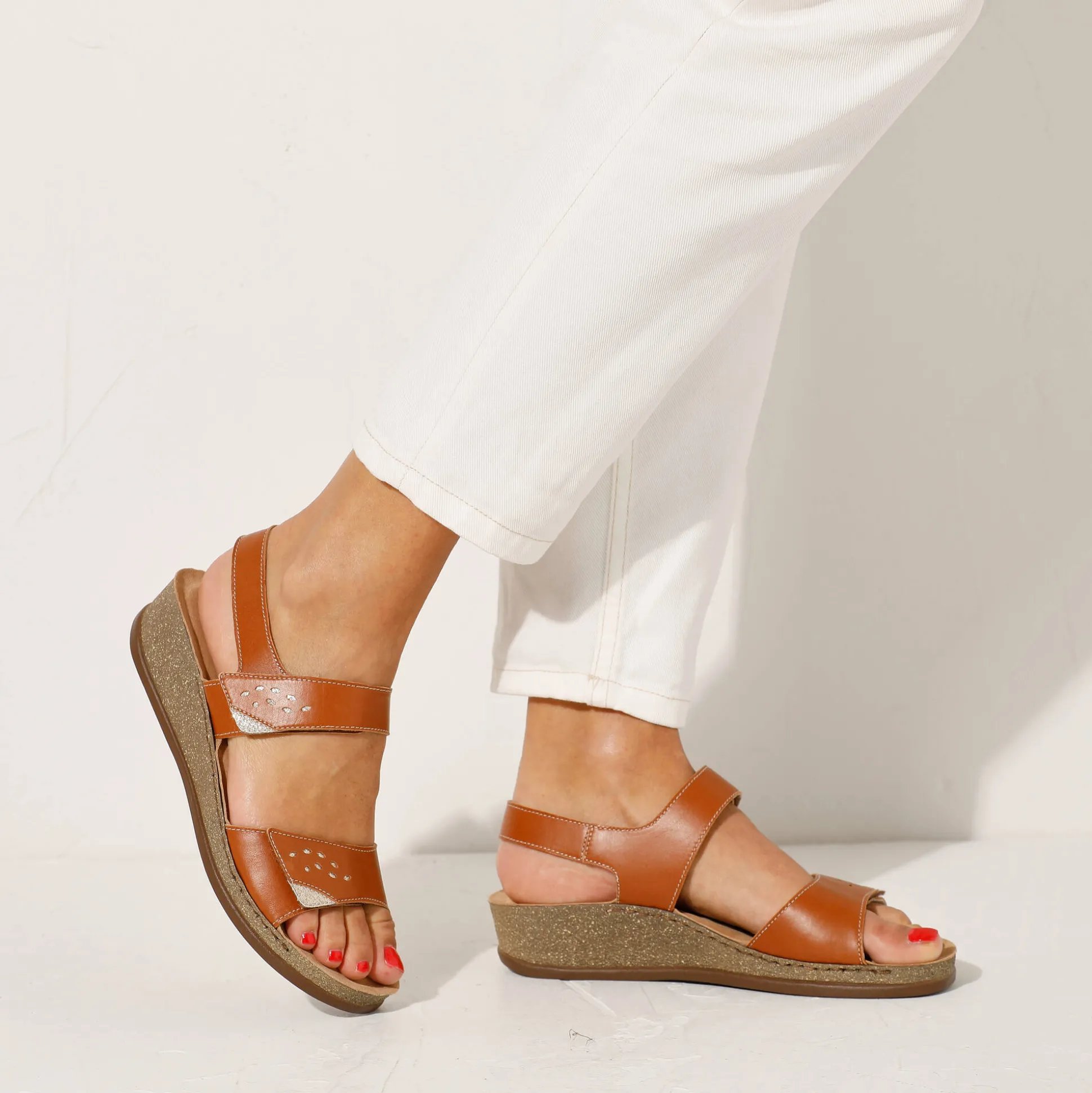 Leren sandalen met scratchsluiting, comfortbreedte