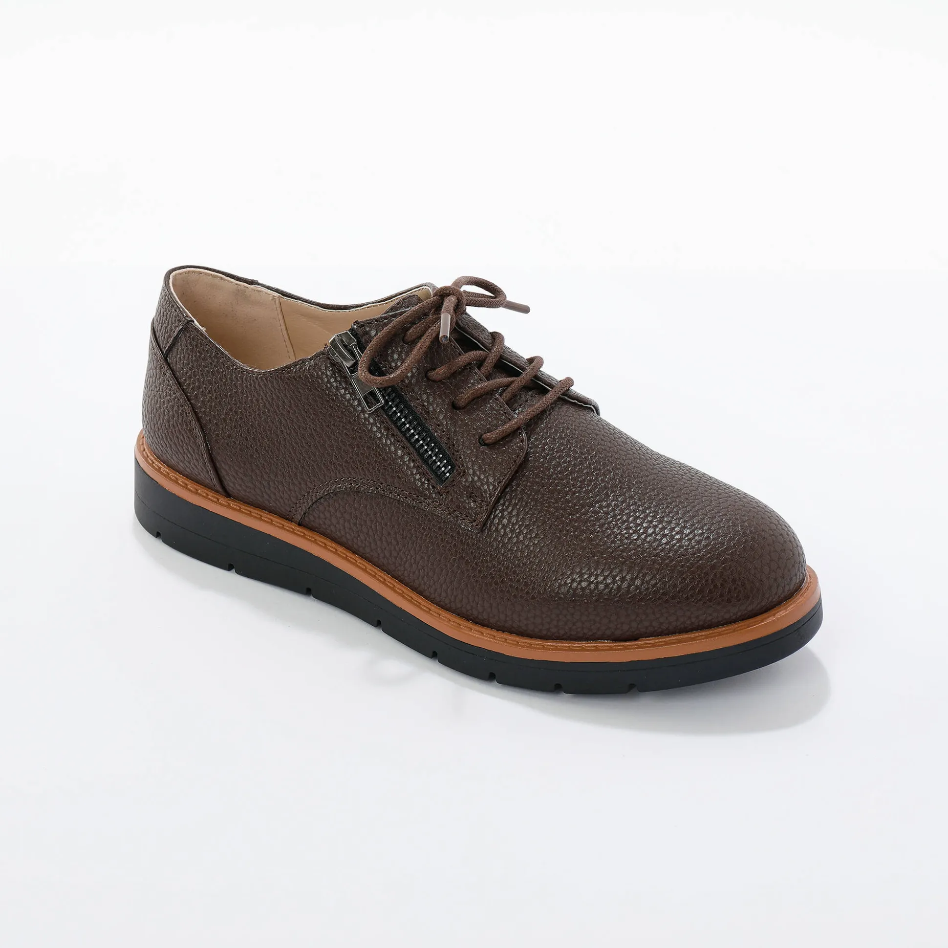 Lichte derby's met veters en geribbelde sleehak