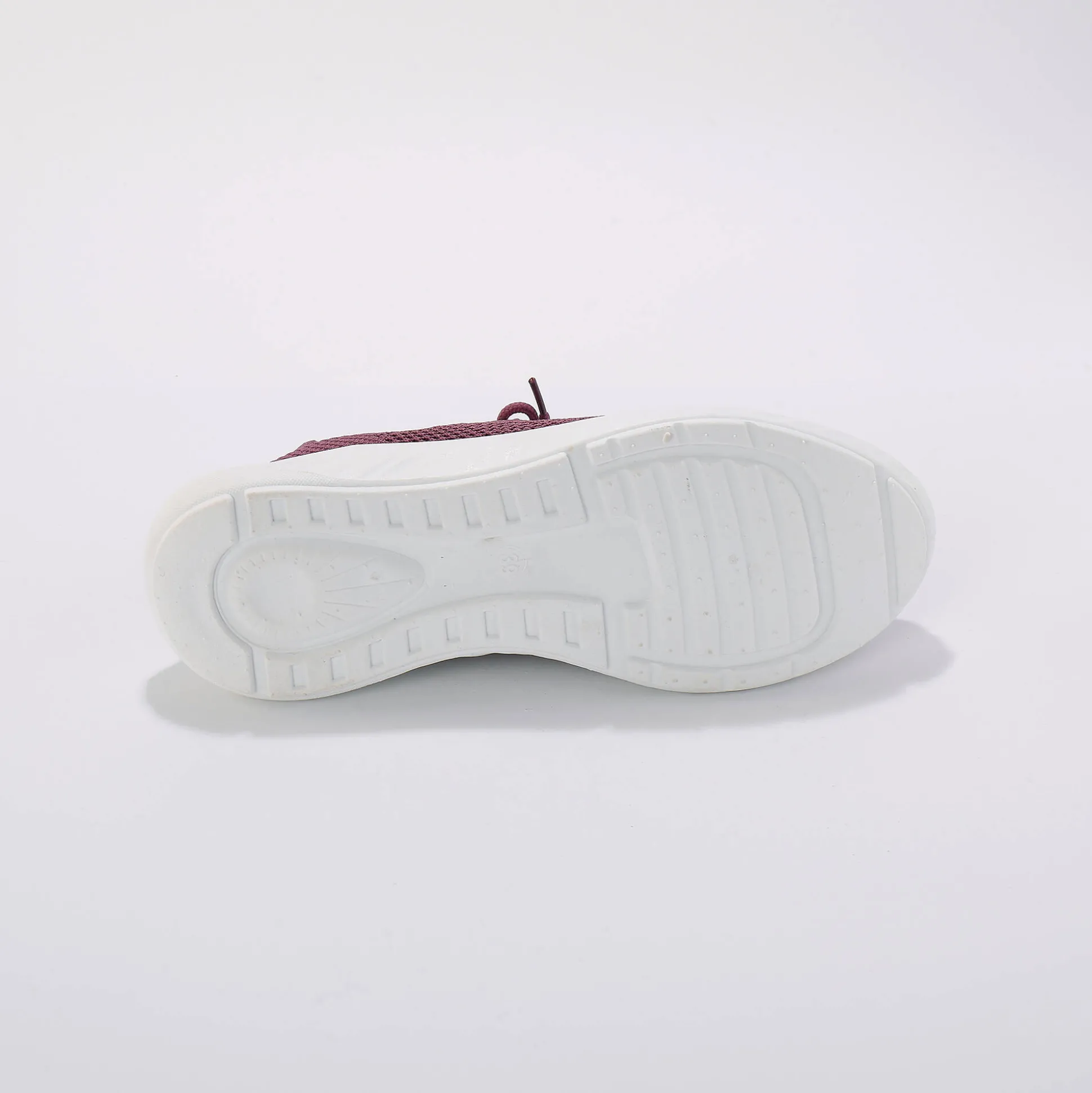 Lichte sneakers in meshtextiel, met veters