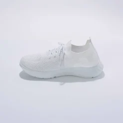 Lichte sneakers in meshtextiel, met veters