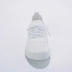 Lichte sneakers in meshtextiel, met veters