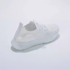 Lichte sneakers in meshtextiel, met veters