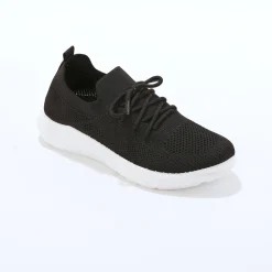 Lichte sneakers in meshtextiel, met veters