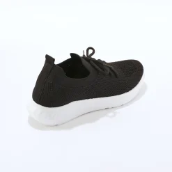 Lichte sneakers in meshtextiel, met veters