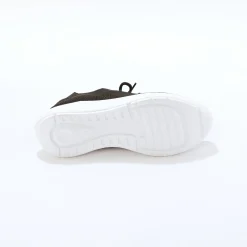 Lichte sneakers in meshtextiel, met veters