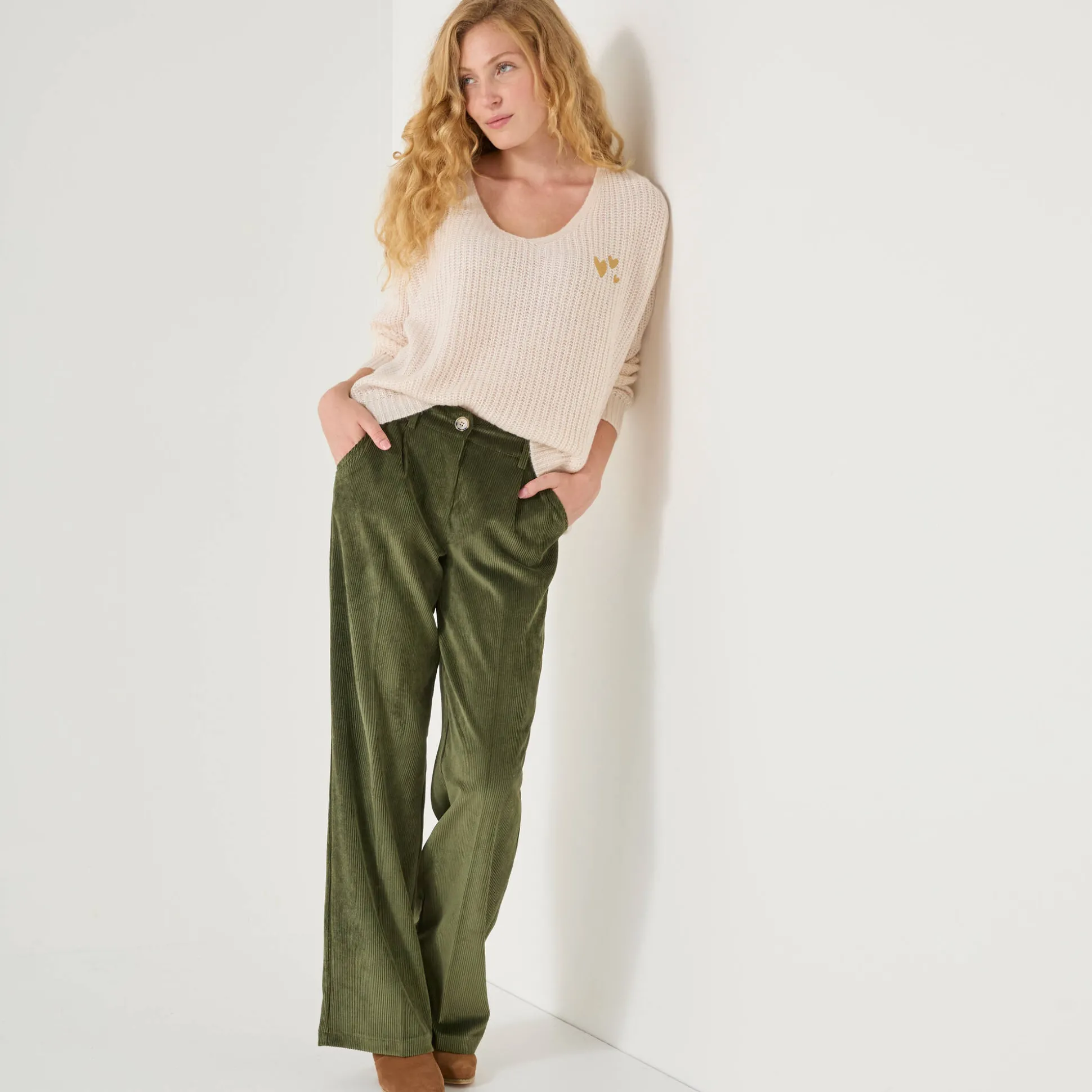 Loose trui met V-hals en geborduurde hartjes, patenttricot