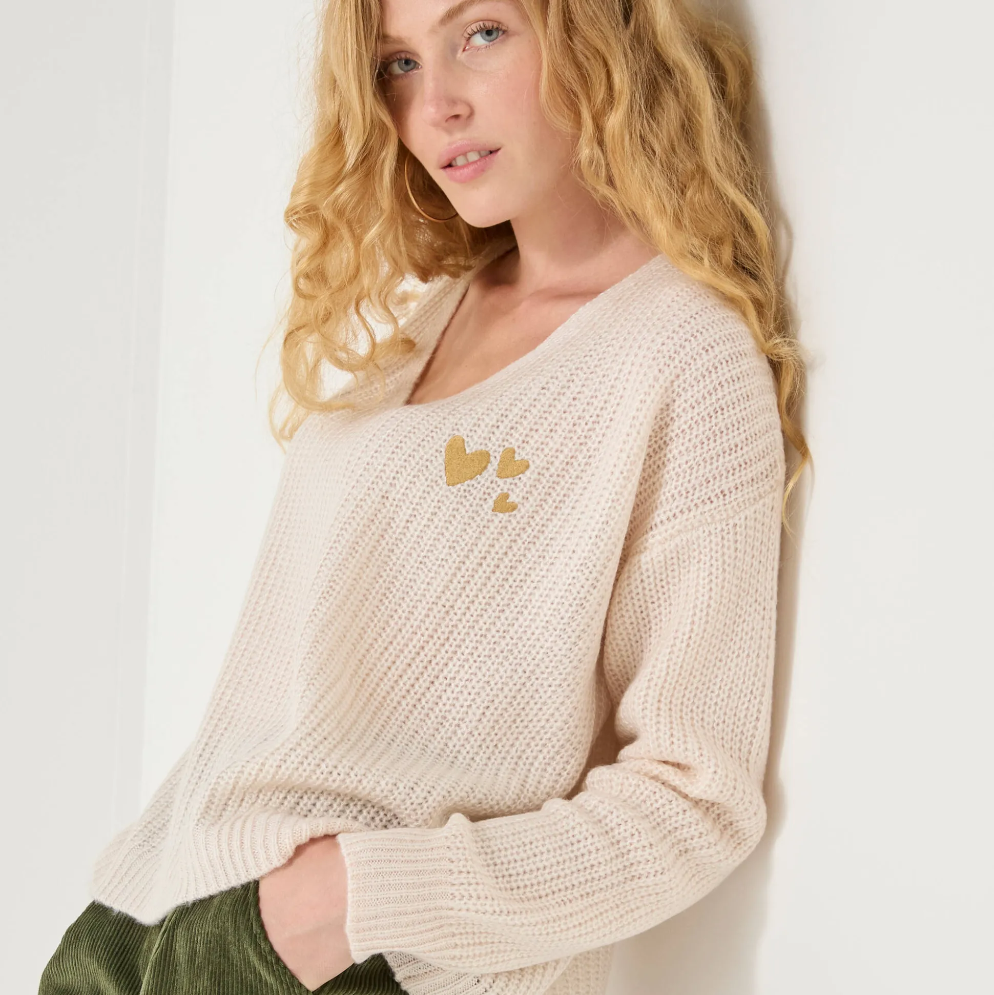Loose trui met V-hals en geborduurde hartjes, patenttricot