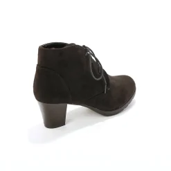 Low-boots met hak in houtstijl