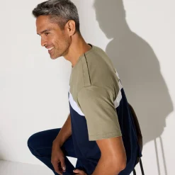 Makkelijk aan te trekken T-shirt, korte mouwen en opening aan de schouder