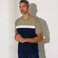 Makkelijk aan te trekken T-shirt, korte mouwen en opening aan de schouder