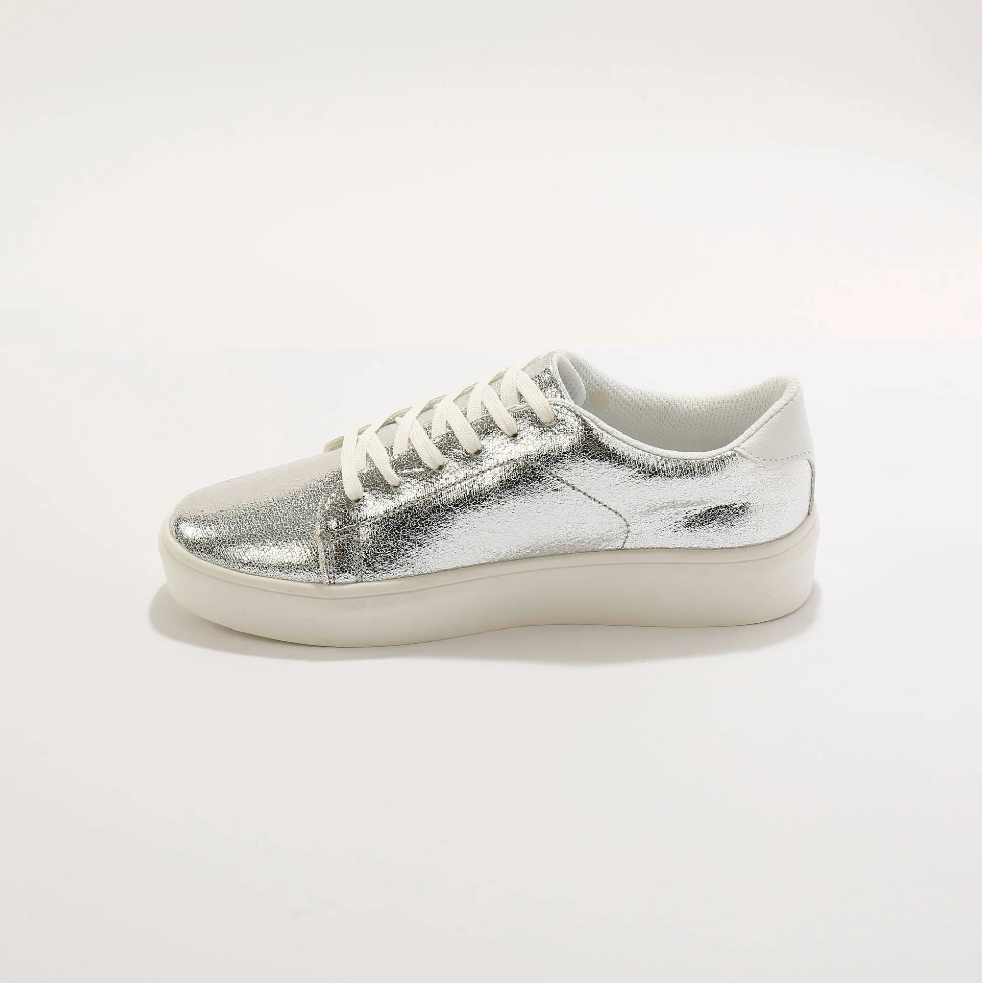 Metallic sneakers met veters