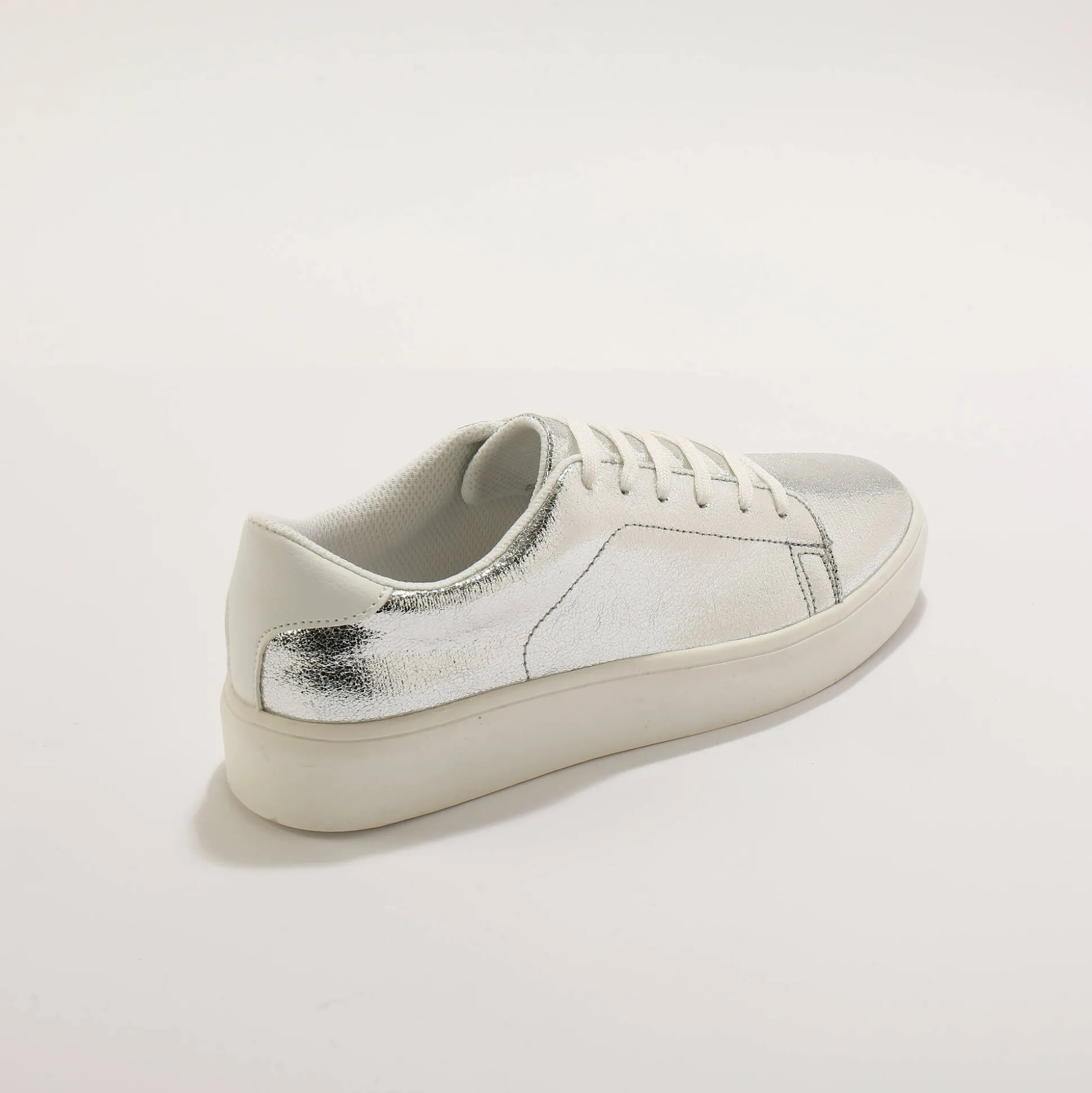 Metallic sneakers met veters