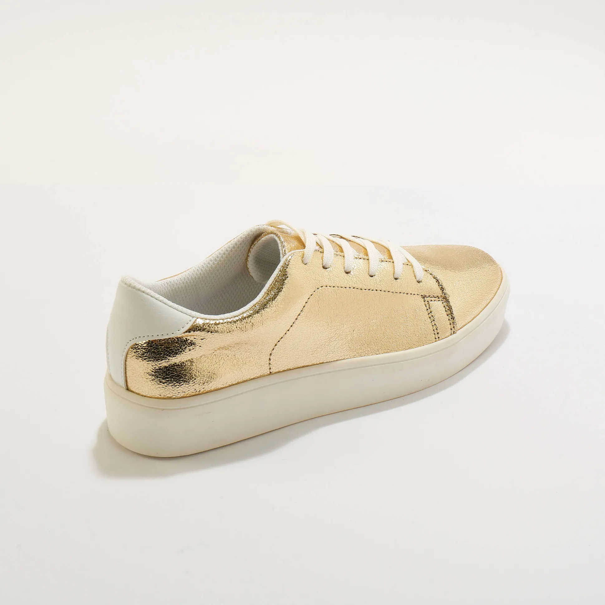Metallic sneakers met veters