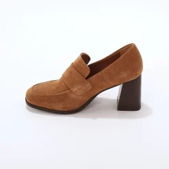 Mocassins in splitleer, met hak