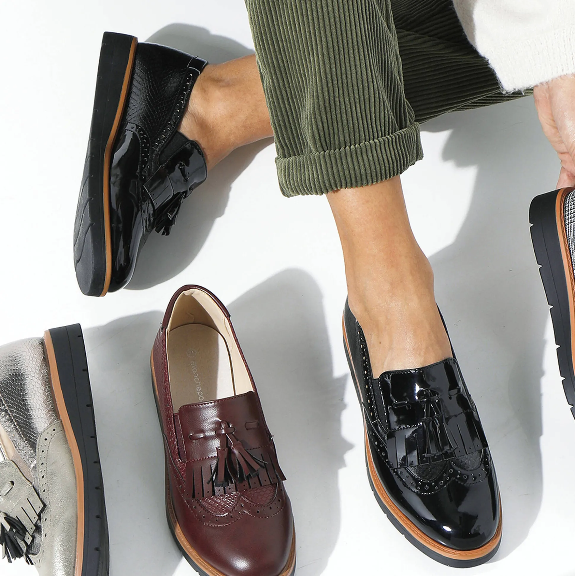 Mocassins met pompons en franjes