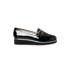 Mocassins met sleehak en fantasiejuweel in lakleer