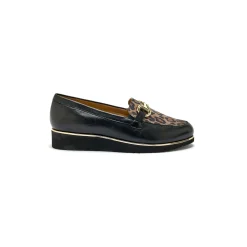 Mocassins met sleehak en fantasiejuweel in leer en luipaard