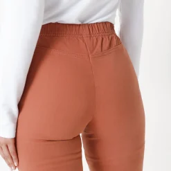 Modellerende broek met 'platte buik' effect en elastische taille