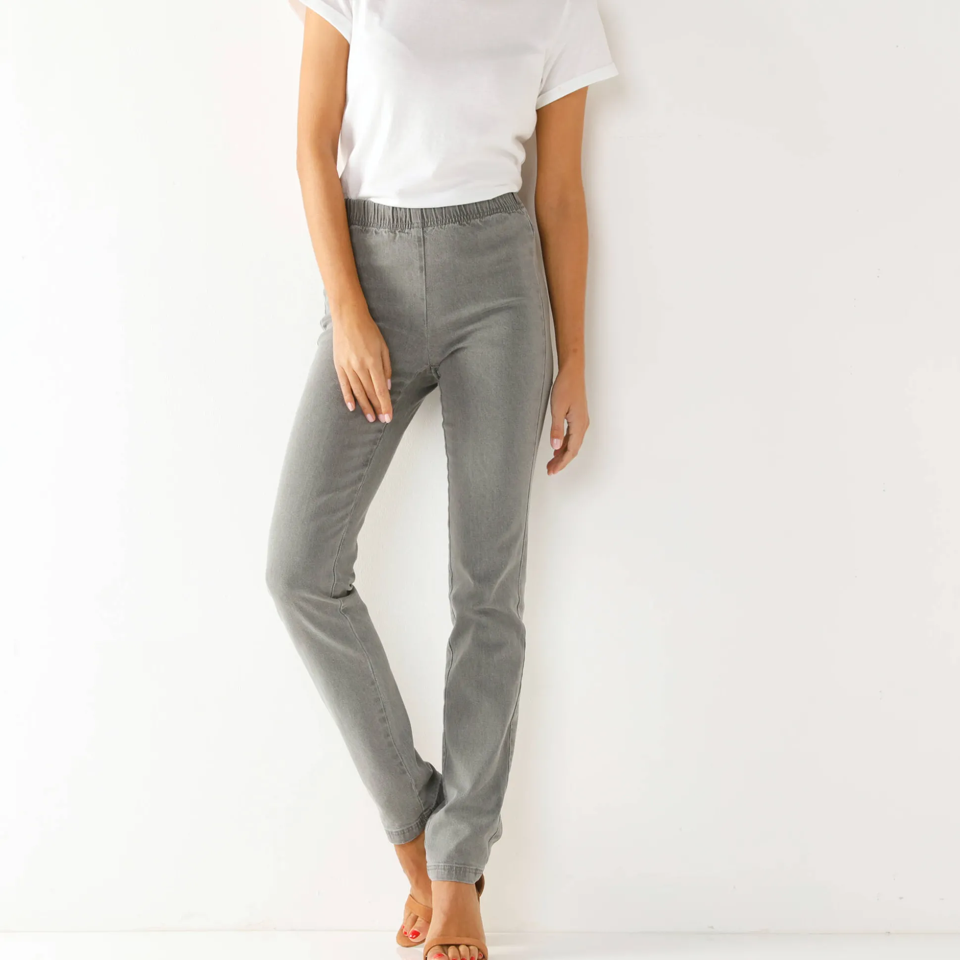 Modellerende jeans met 'platte buik' effect en elastische taille