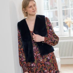 Mouwloos vest in imitatiebont