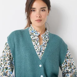 Mouwloos vest met knopen, patenttricot