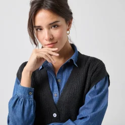 Mouwloos vest met knopen, patenttricot