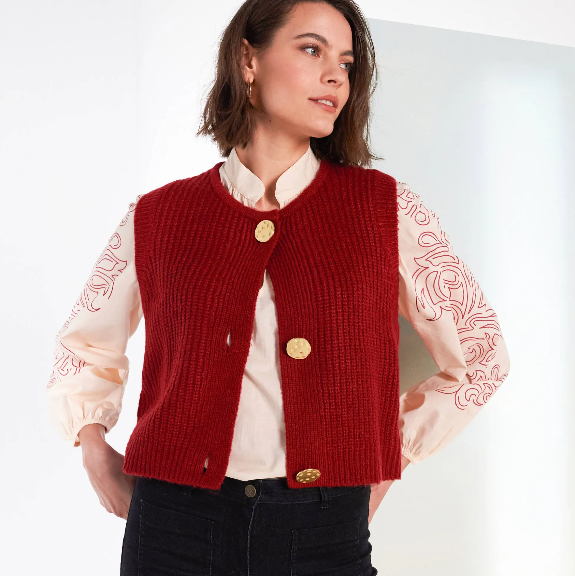 Mouwloos vest met zachte touch, goudkleurige knopen