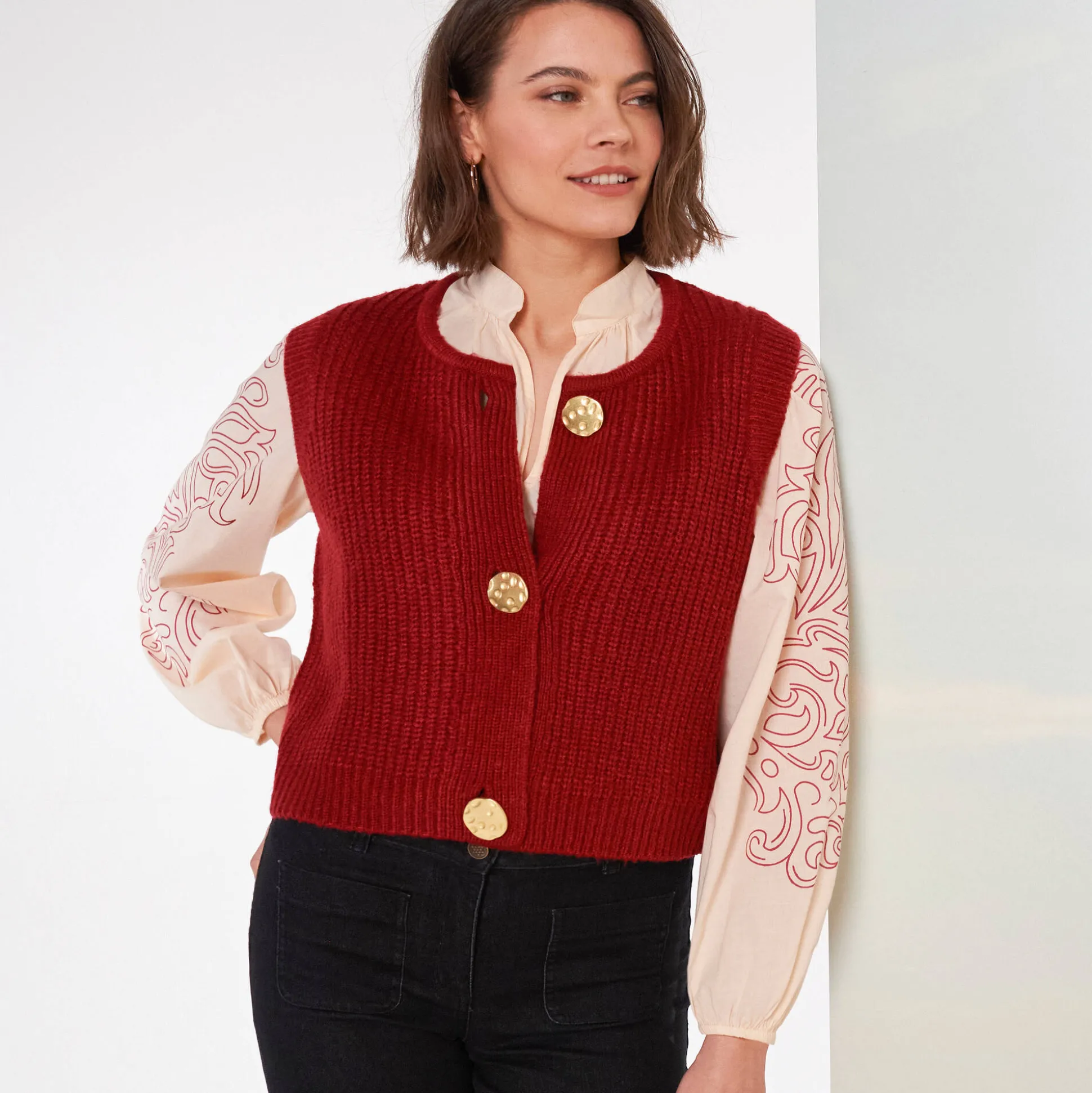 Mouwloos vest met zachte touch, goudkleurige knopen